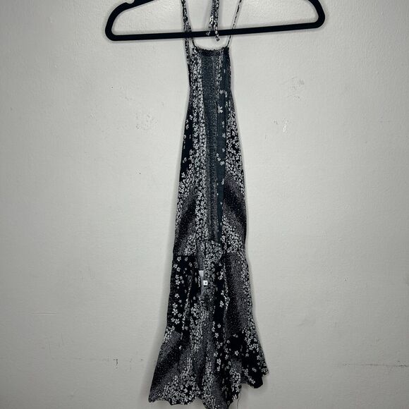 Olivaceous Black and White Floral Halter Tie Neck Open Back Flowy Romper Medium - Picture 4 of 11